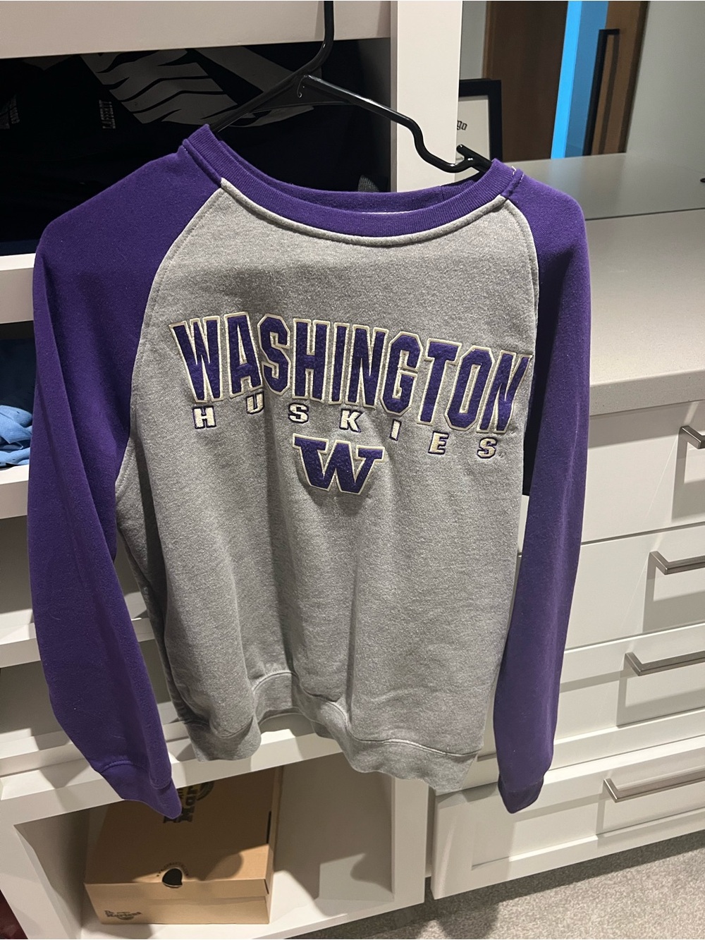 Colosseum Gray & Purple Washington Huskies Raglan Sweatshirt